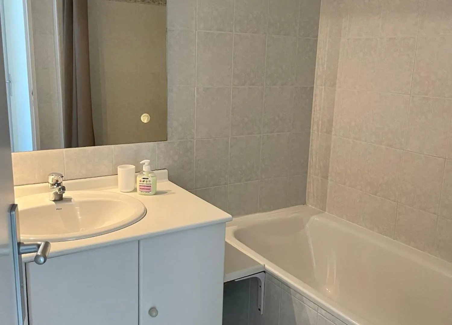 Joli Appartement Avec Piscine Antibes